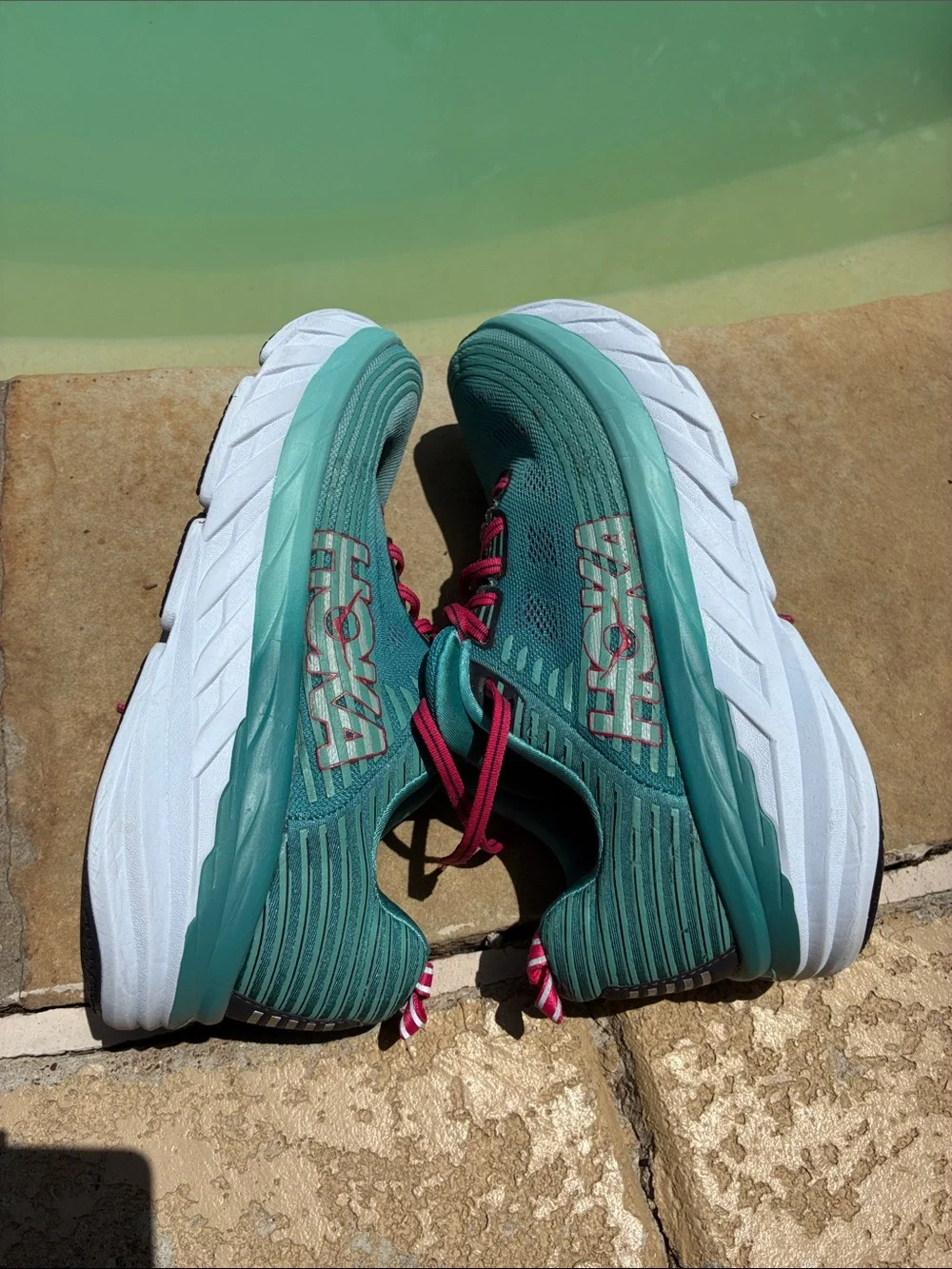 HOKA ONE Bondi 6 Teal/turquoise Running Sneakers Pink Accents w 10.5